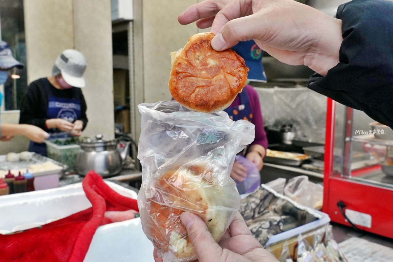 【桃園】 新屋 黃媽媽水煎包｜皮薄餡多還很脆皮的水煎包，煎的洽洽洽，平日限定豬肉煎包更是必點 超多汁。