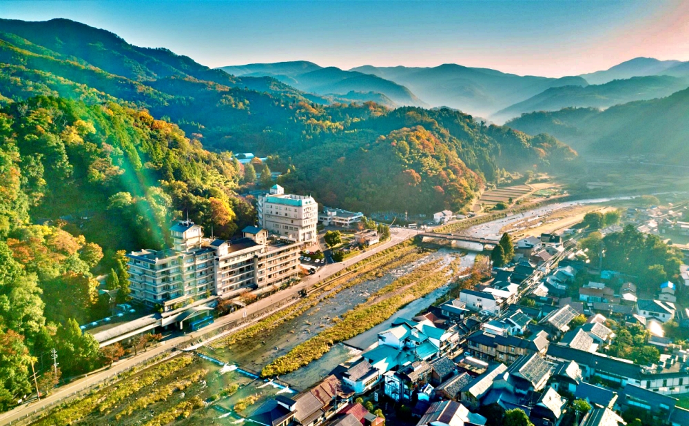 【日本】 鳥取 三朝温泉 齊木別館 湯快リゾート｜位於近千年 古老溫泉鄉，以泉質含有高抗氧化功效的「鐳」元素聞名，溫泉可泡、喝、吸。