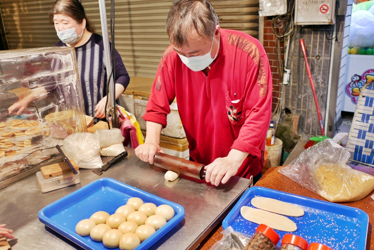 【桃園】 觀光夜市 鹿港厚牛舌餅｜桃園觀光夜市內必買 古早味手工現桿 直接乾煎的厚牛舌餅，剛出爐真的有夠好吃！