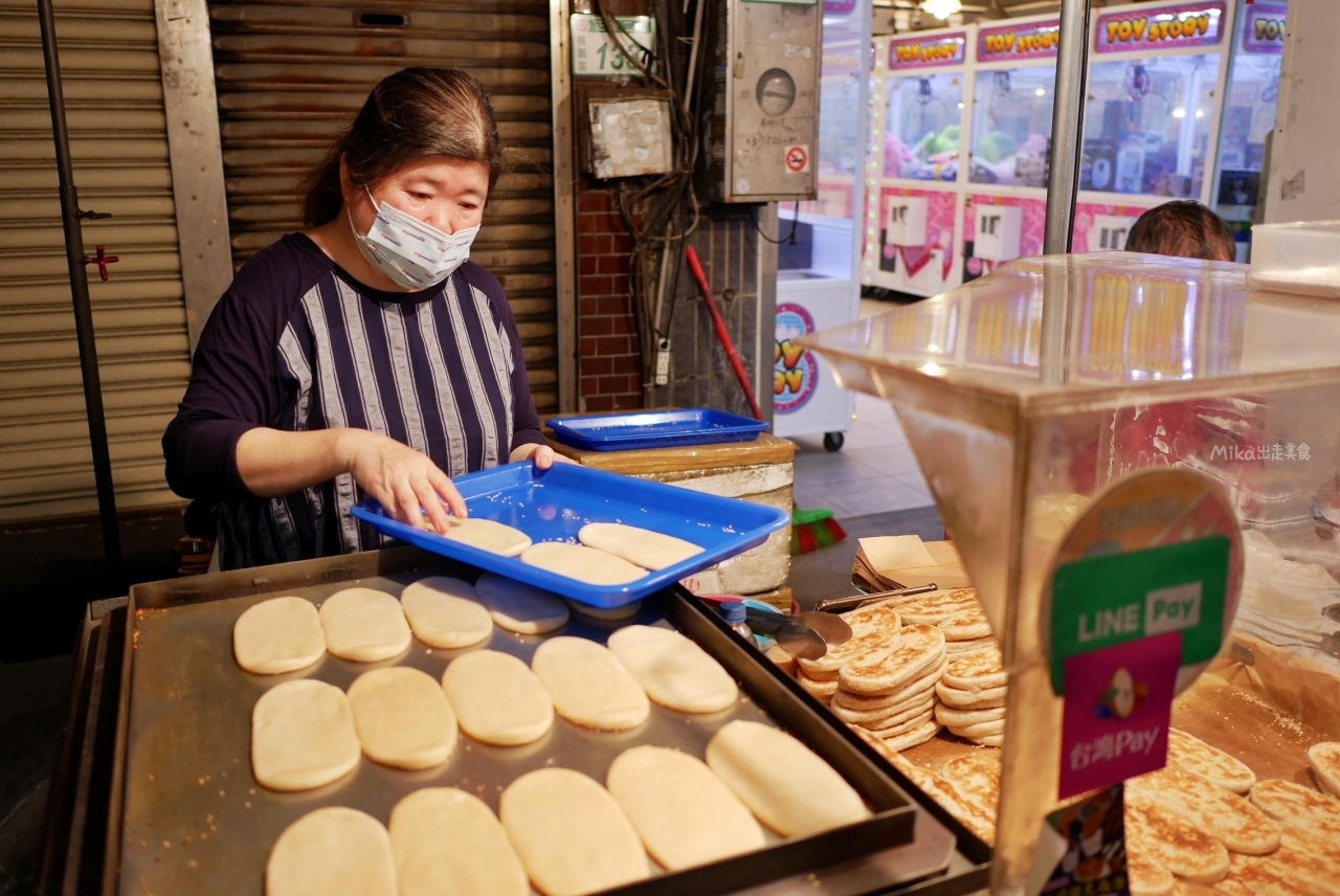 【桃園】 觀光夜市 鹿港厚牛舌餅｜桃園觀光夜市內必買 古早味手工現桿 直接乾煎的厚牛舌餅，剛出爐真的有夠好吃！