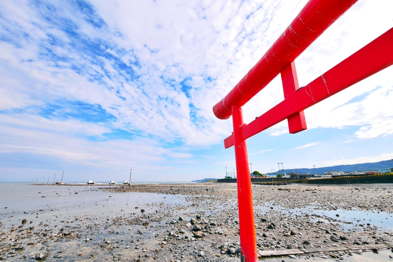 【日本】佐賀 沖之神｜ 傳說中的大魚神社「海中鳥居」，潮汐大起大落的有明海中，退潮才會現身 陸海連一線鳥居。