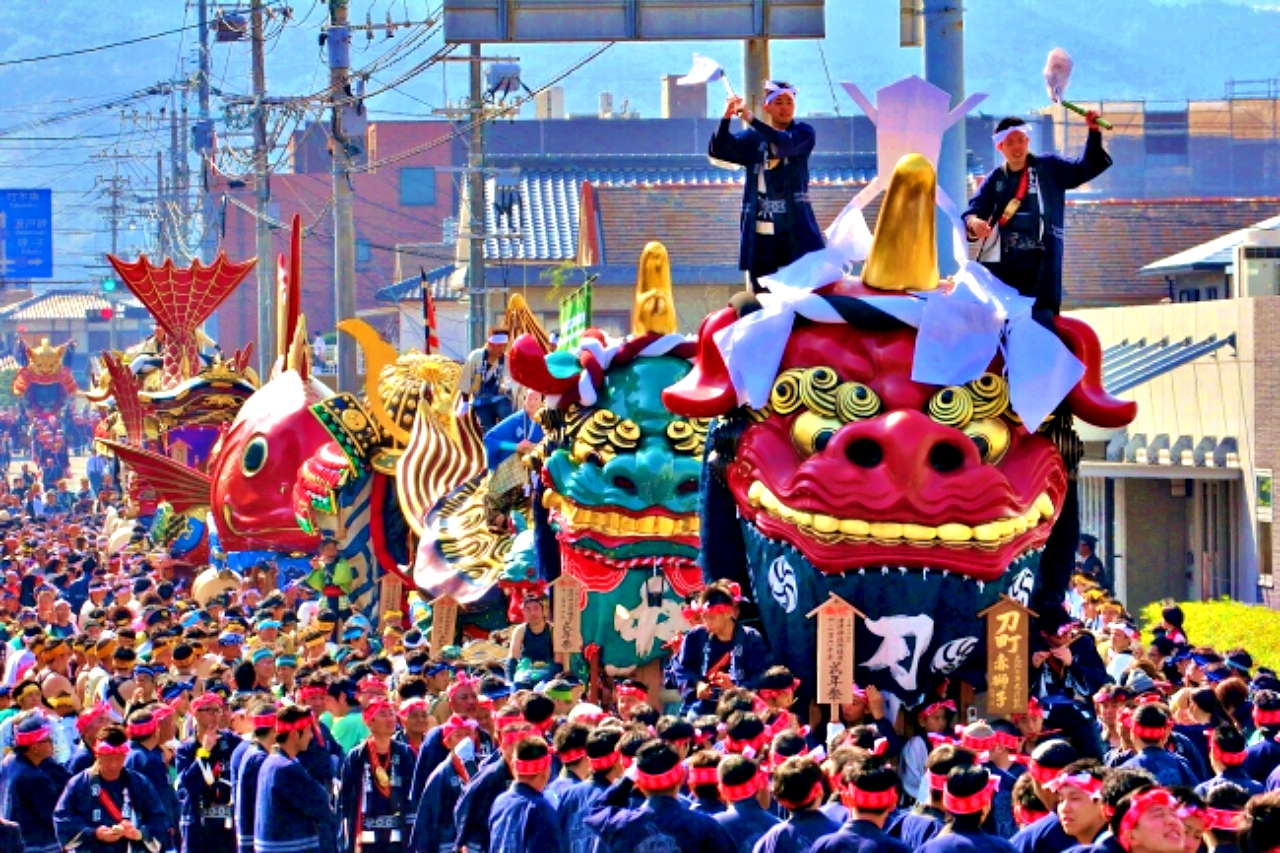 【日本】 佐賀 唐津宮日節  曳山展示場＆唐津神社｜有超可愛御守還有寵物御守的唐津神社以及秋日祭典「唐津宮日節」的曳山展示場。