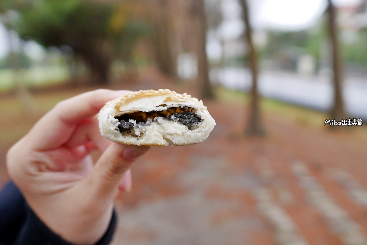 【宜蘭】 五結 阿賢碳烤燒餅店｜在地人氣碳烤燒餅  一顆只要10元銅板價，甜鹹口味任君挑選。