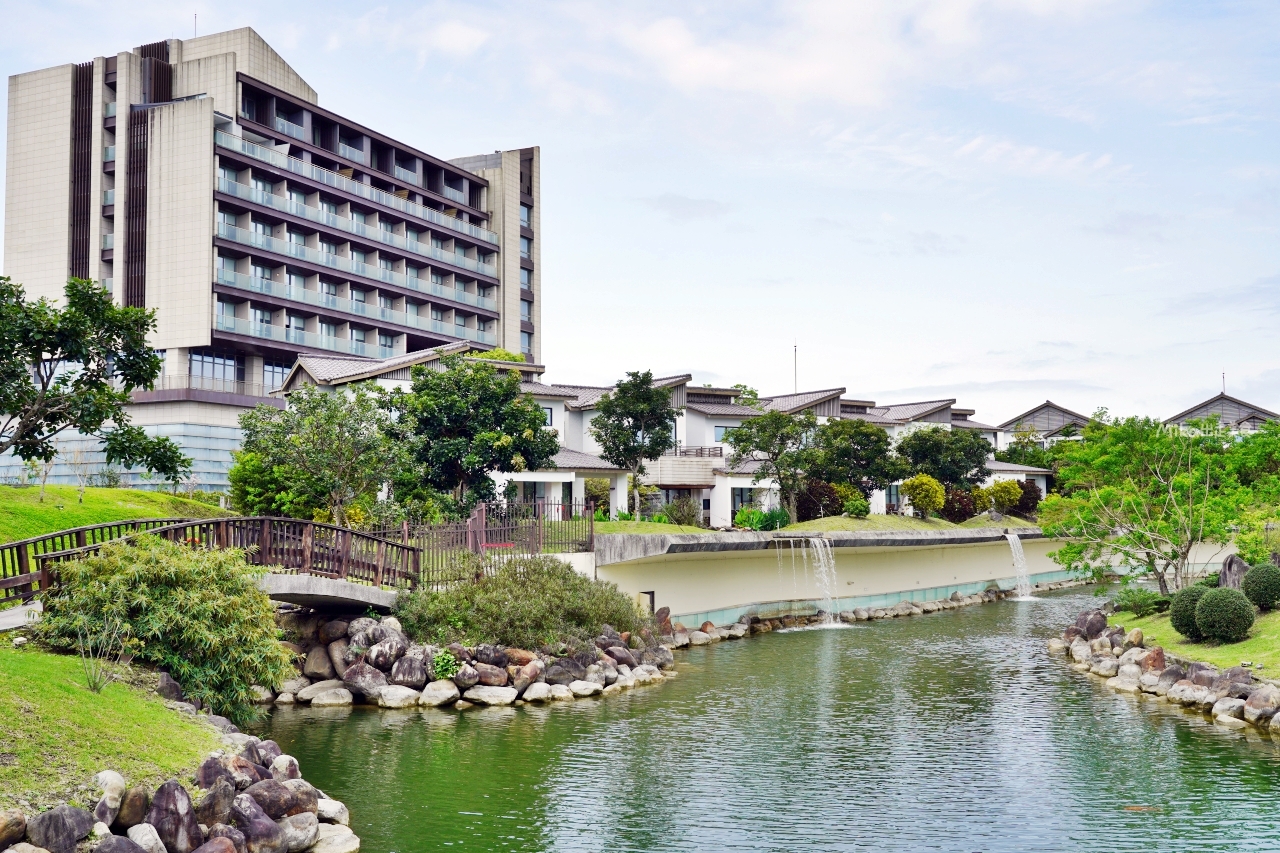 【宜蘭】 五結 綠舞國際觀光飯店｜宜蘭兩天一夜 綠舞日式主題園區Hakama文青袴初體驗，與可愛動物 水豚、羊駝、梅花鹿、狐獴互動餵食超療癒，極景房型可遠眺龜山島，包棟湖畔VILLA開趴最適合。