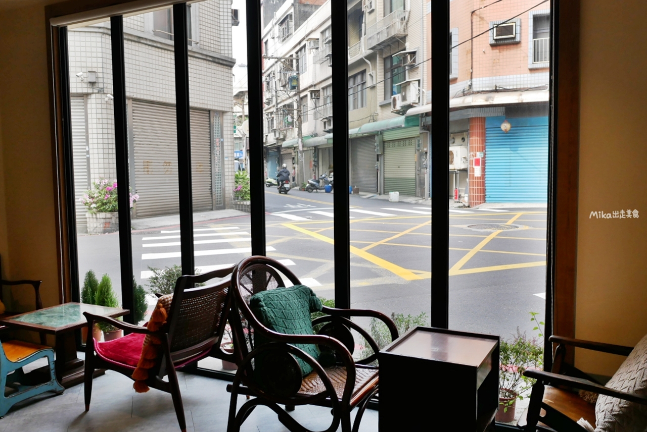 【桃園】 問事咖啡館｜人生在走 方向要有，喝咖啡吃早午餐還可以順便預約問事 解惑找媽祖聊聊？老師準不準不知道，只知道這家飲料真的夭壽大杯。