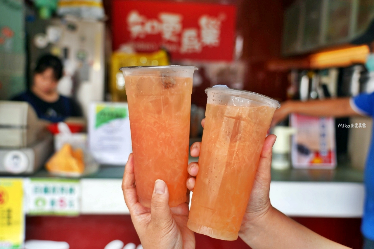 【嘉義】 知更鳥巢 鮮果茶飲｜嘉義葡萄柚綠茶的始祖店，CP值超高，真材實料大杯果肉多，原來這樣點最好喝。