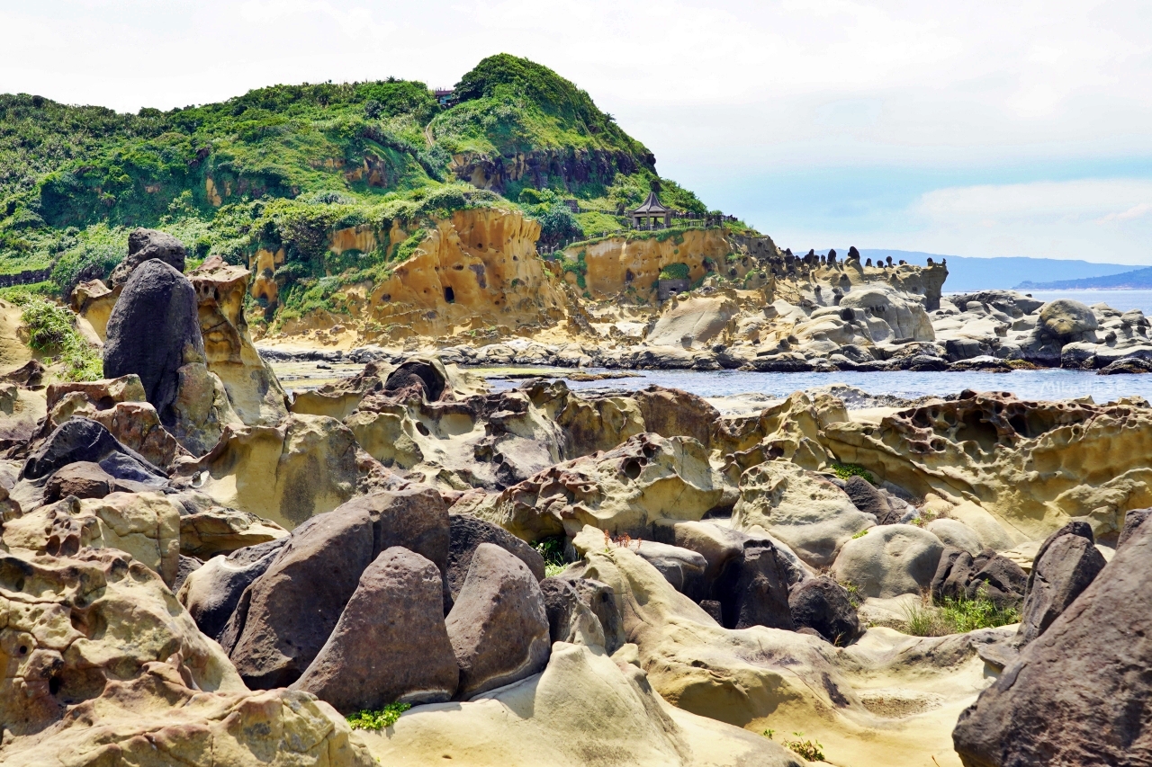 【基隆】 和平島水路之旅｜2023基隆國際遊輪觀光巴士再次啟動，這次海陸通包，搭全新快艇走水路 遊基隆，再換觀巴逛市場、訪廟宇古蹟，探索和平島地質公園秘境。