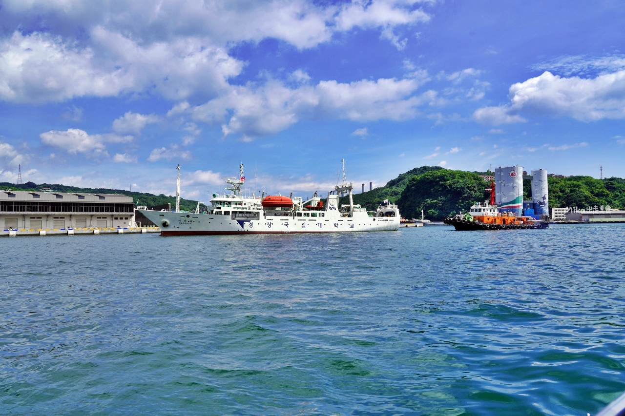 【基隆】 和平島水路之旅｜2023基隆國際遊輪觀光巴士再次啟動，這次海陸通包，搭全新快艇走水路 遊基隆，再換觀巴逛市場、訪廟宇古蹟，探索和平島地質公園秘境。