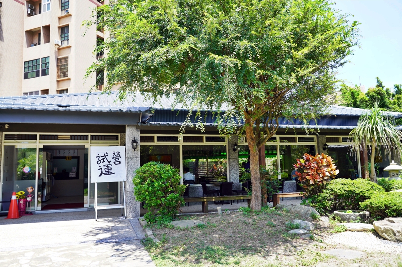 【桃園】 大園 玉里橋頭臭豆腐 （大觀店）｜全台最強臭豆腐 臭到桃園來啦， 獨特三炸搶酥脆皮、靈魂三寶＋特製辣醬，以後不用跑花蓮宜蘭也能吃得到。