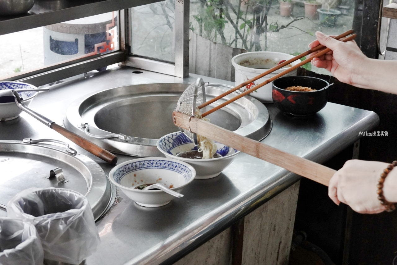 【宜蘭】小趙乾麵｜在地街邊 近40年老麵店，古早味乾麵還可以客製化，餛飩跟麻醬超推，還有隱藏版雙醬麵。