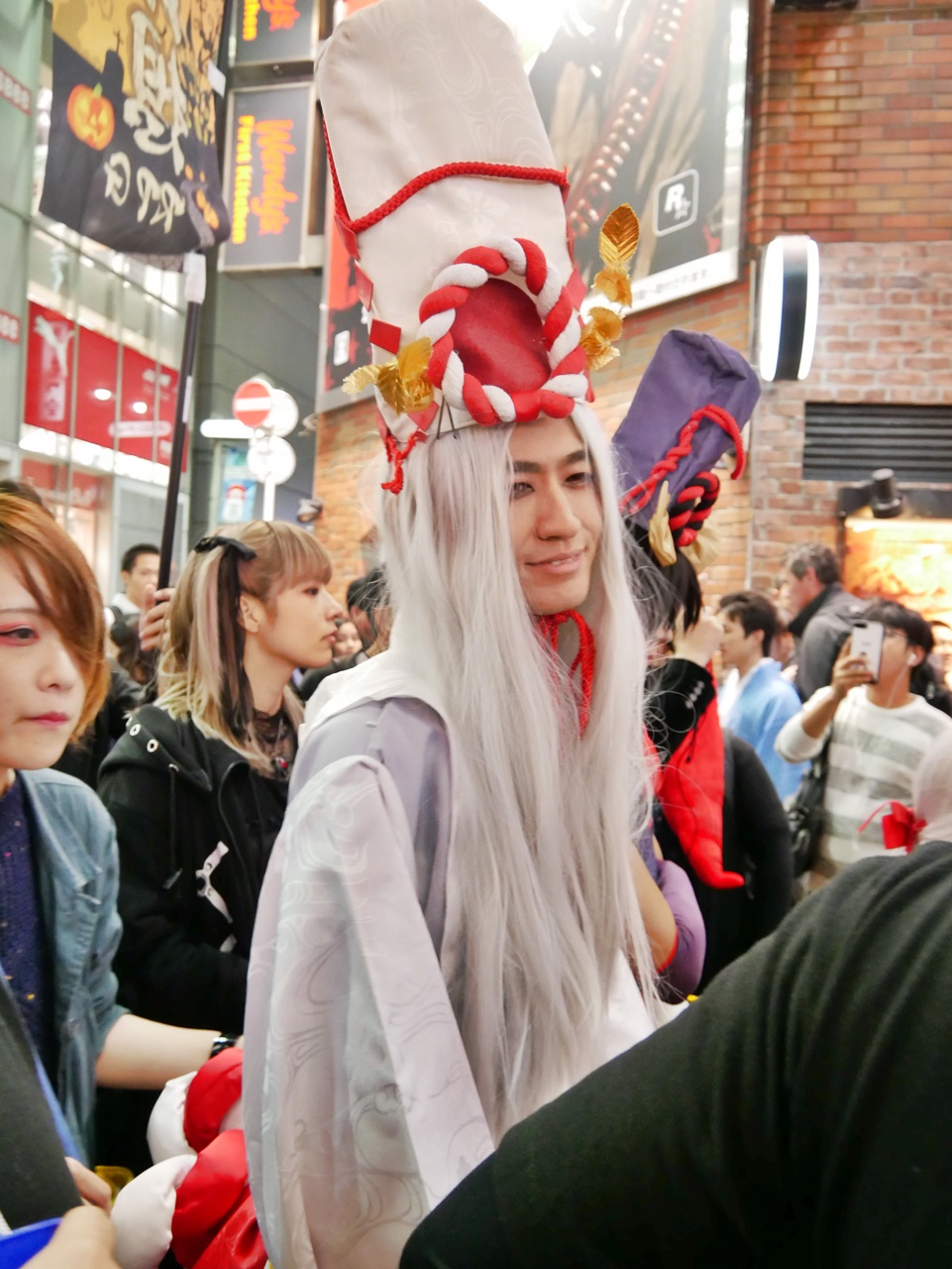 【日本】 東京澀谷 ｜ 東京最盛大 一年一度盛大扮裝 群魔亂舞 萬聖節派對，推薦俯瞰澀谷站前十字路口的置高拍攝點。