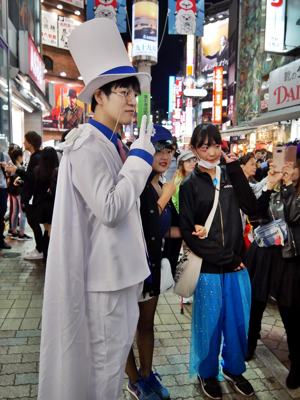 【日本】 東京澀谷 ｜ 東京最盛大 一年一度盛大扮裝 群魔亂舞 萬聖節派對，推薦俯瞰澀谷站前十字路口的置高拍攝點。