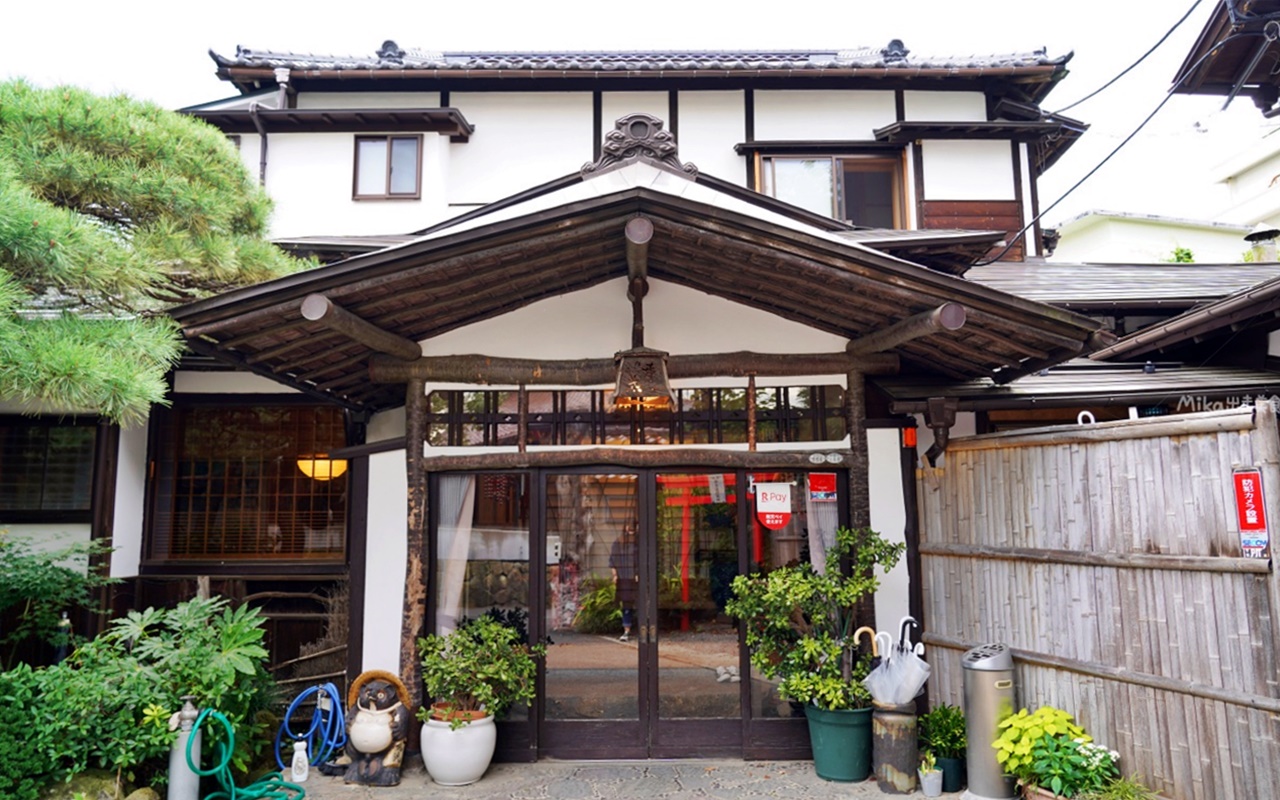 【日本】 福島市 飯坂溫泉 青葉旅館｜這家百年溫泉旅館超怕你餓，一泊二食  不管晚早餐光前菜至少30道起跳，吃在地 食當季，泡湯還請你免費喝清酒。