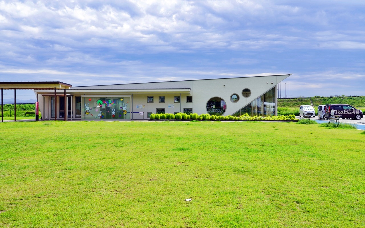 【日本】 福島市 道の駅 ふくしま｜購物土特產、水果、美食街的公路休息站，還有吉利蛋與莫魯貝的超萌人孔蓋。