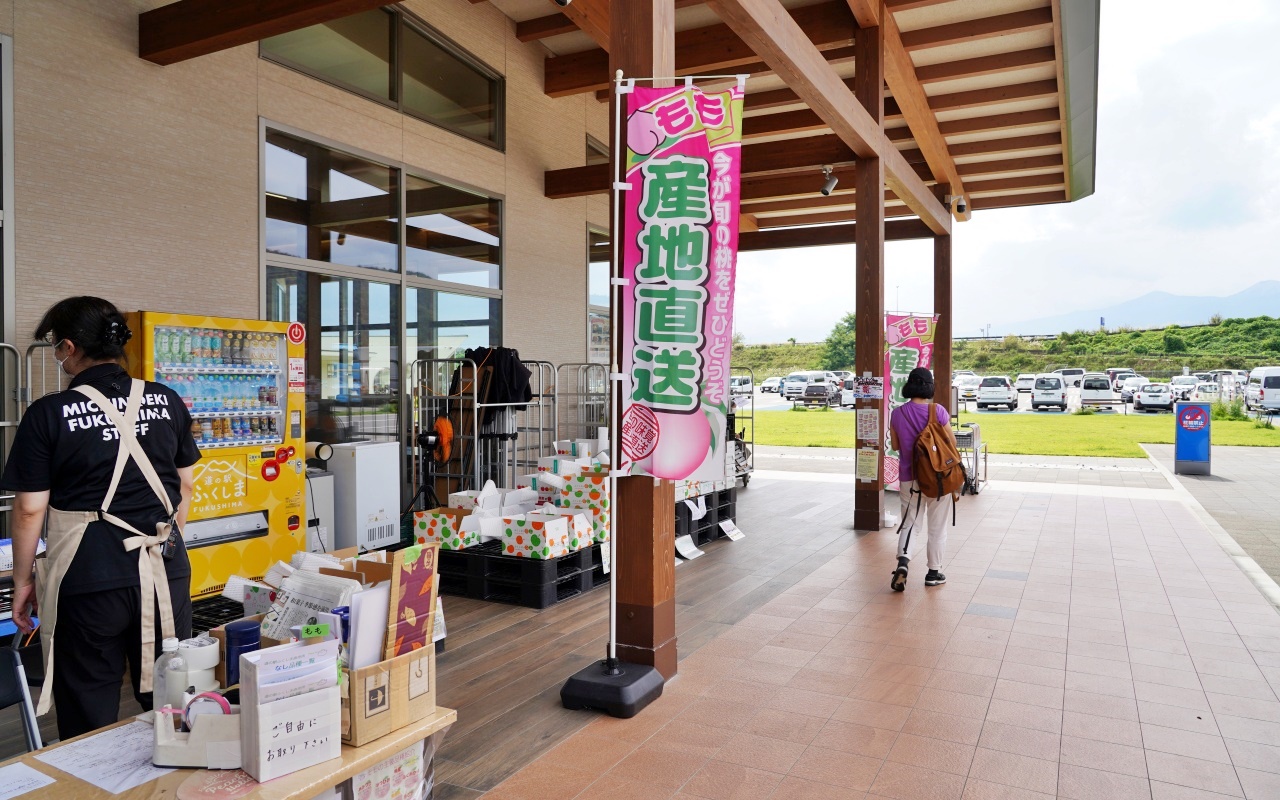 【日本】 福島市 道の駅 ふくしま｜購物土特產、水果、美食街的公路休息站，還有吉利蛋與莫魯貝的超萌人孔蓋。