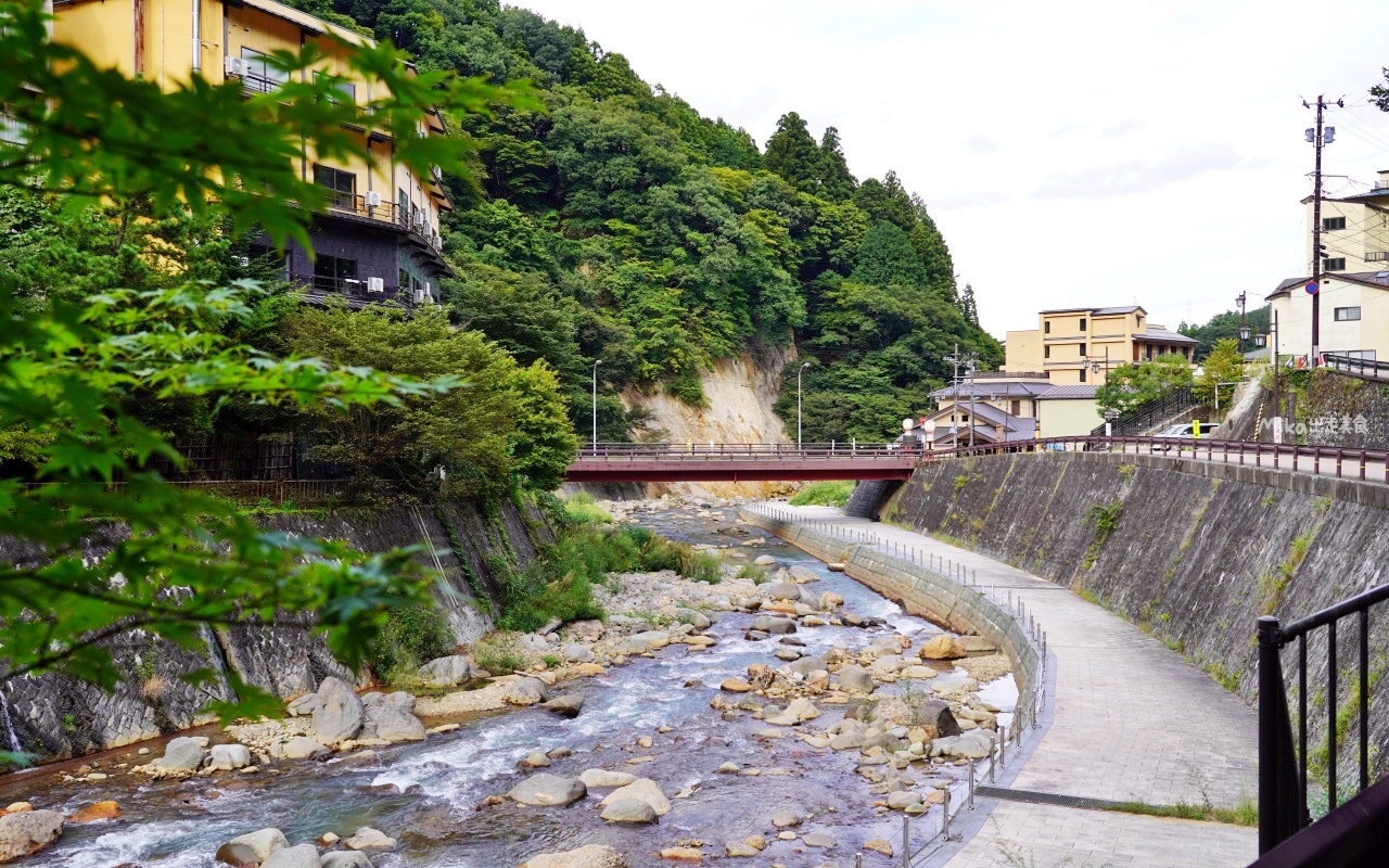 【日本】 東北 福島市 土湯溫泉  YUMORI 溫泉青年旅舍｜千年歷史溫泉內 木質系文青時尚風格的設計型GUEST HOUSE青年旅宿。