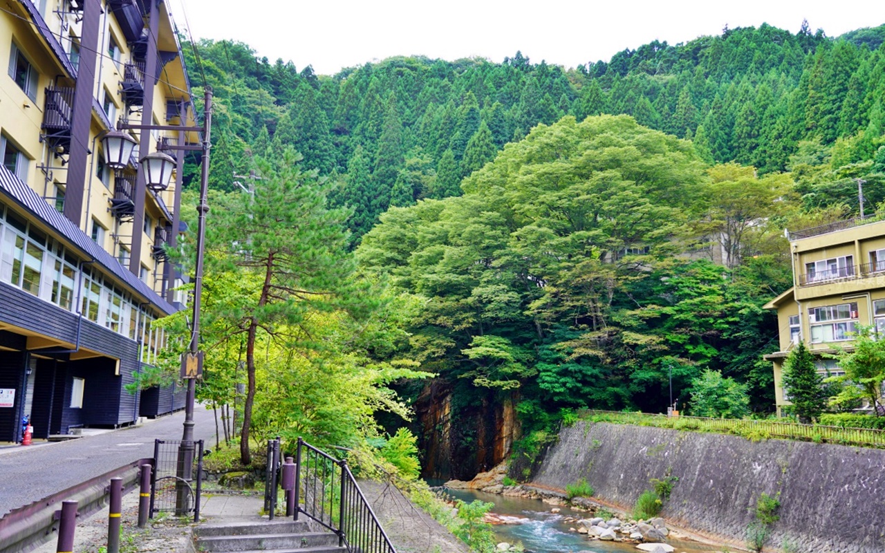 【日本】 東北 福島市 土湯溫泉  YUMORI 溫泉青年旅舍｜千年歷史溫泉內 木質系文青時尚風格的設計型GUEST HOUSE青年旅宿。