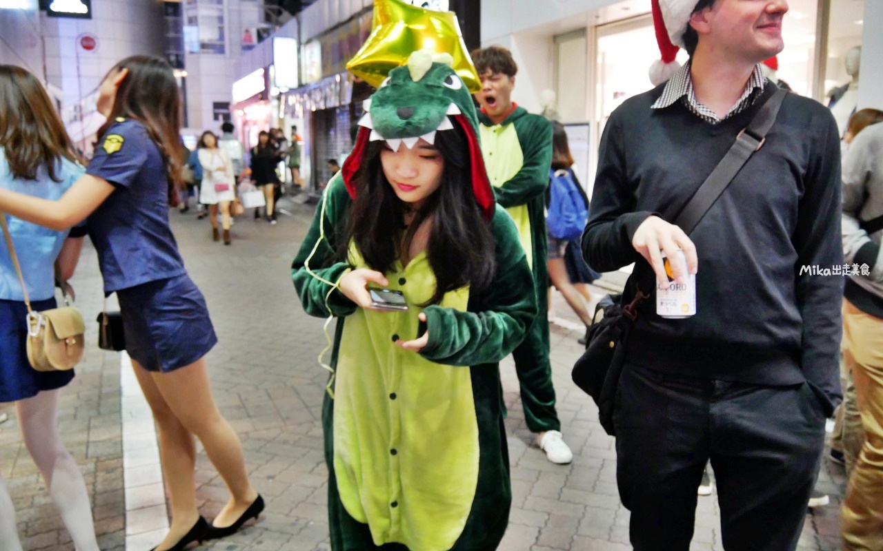 【日本】 東京澀谷 ｜ 東京最盛大 一年一度盛大扮裝 群魔亂舞 萬聖節派對，推薦俯瞰澀谷站前十字路口的置高拍攝點。