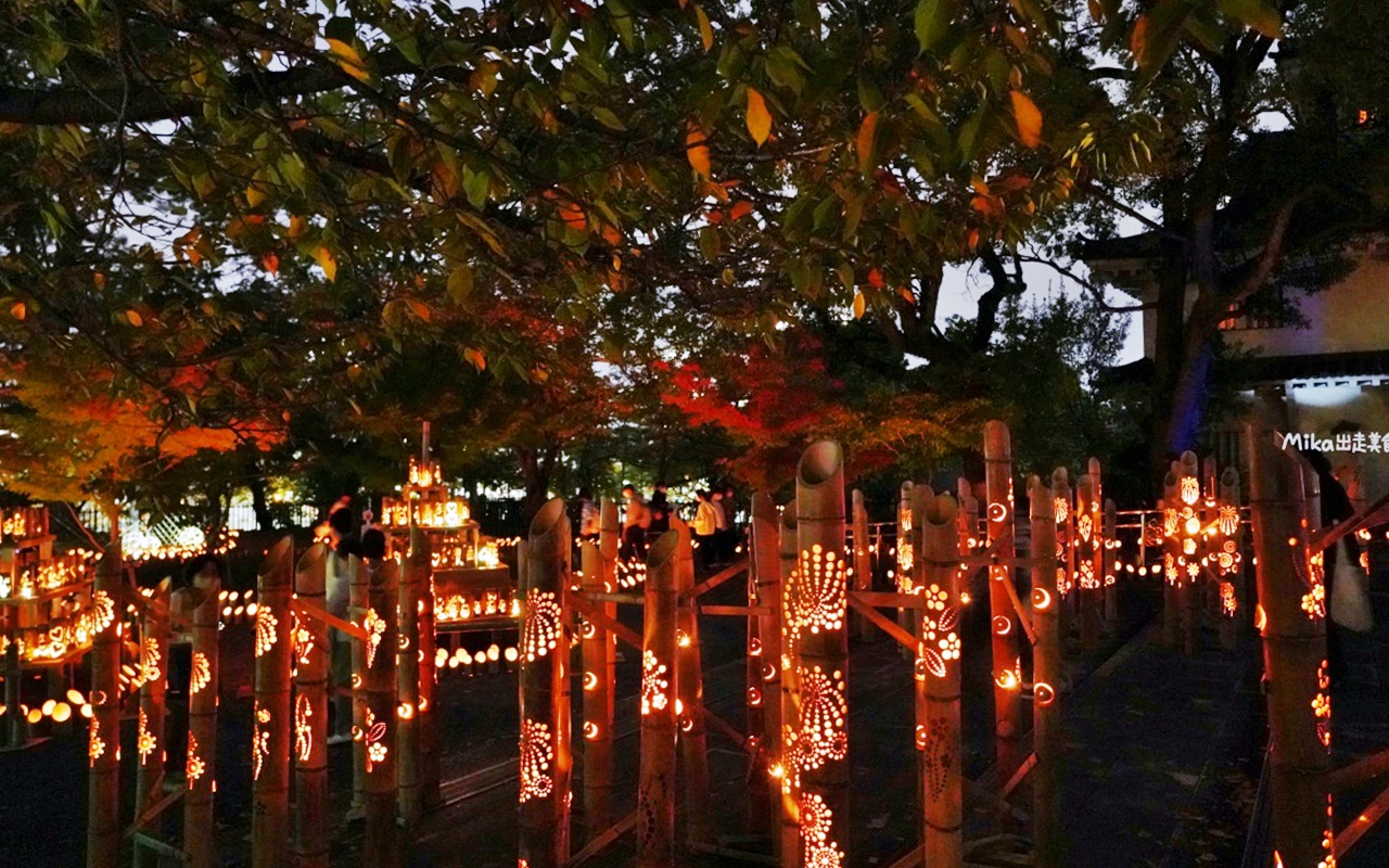 【日本】 北九州市 小倉城 ｜秋季期間限定 小倉城竹燈祭，點亮 30,000 個竹燈籠的夢幻浪漫祭典。