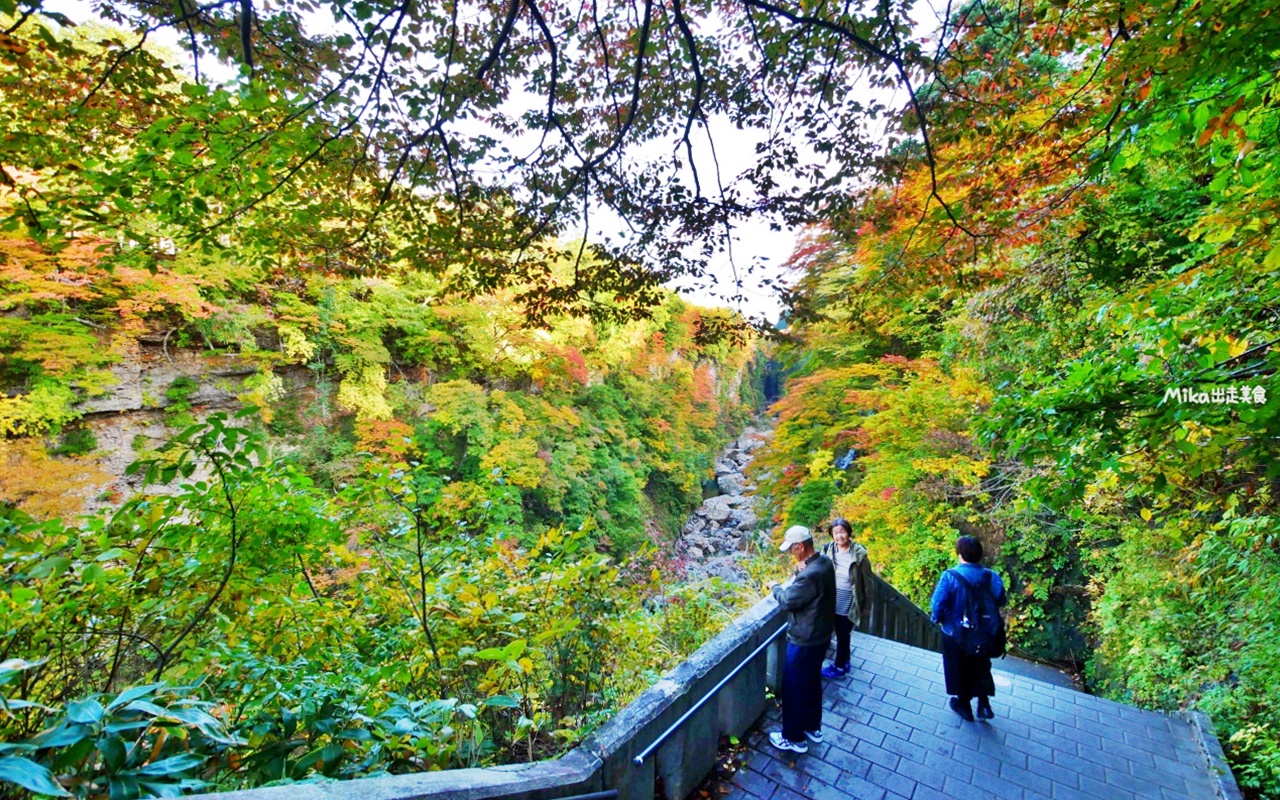 【日本】 東北秋田 小安峽大噴湯｜隱藏版景點 深V峽谷楓紅 還有舉世罕見的超大溫泉蒸氣噴湯，又稱“地獄釜”。