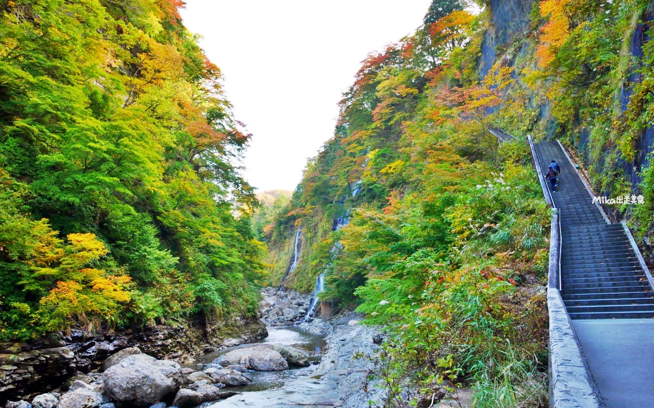 【日本】 東北秋田 小安峽大噴湯｜隱藏版景點 深V峽谷楓紅 還有舉世罕見的超大溫泉蒸氣噴湯，又稱“地獄釜”。