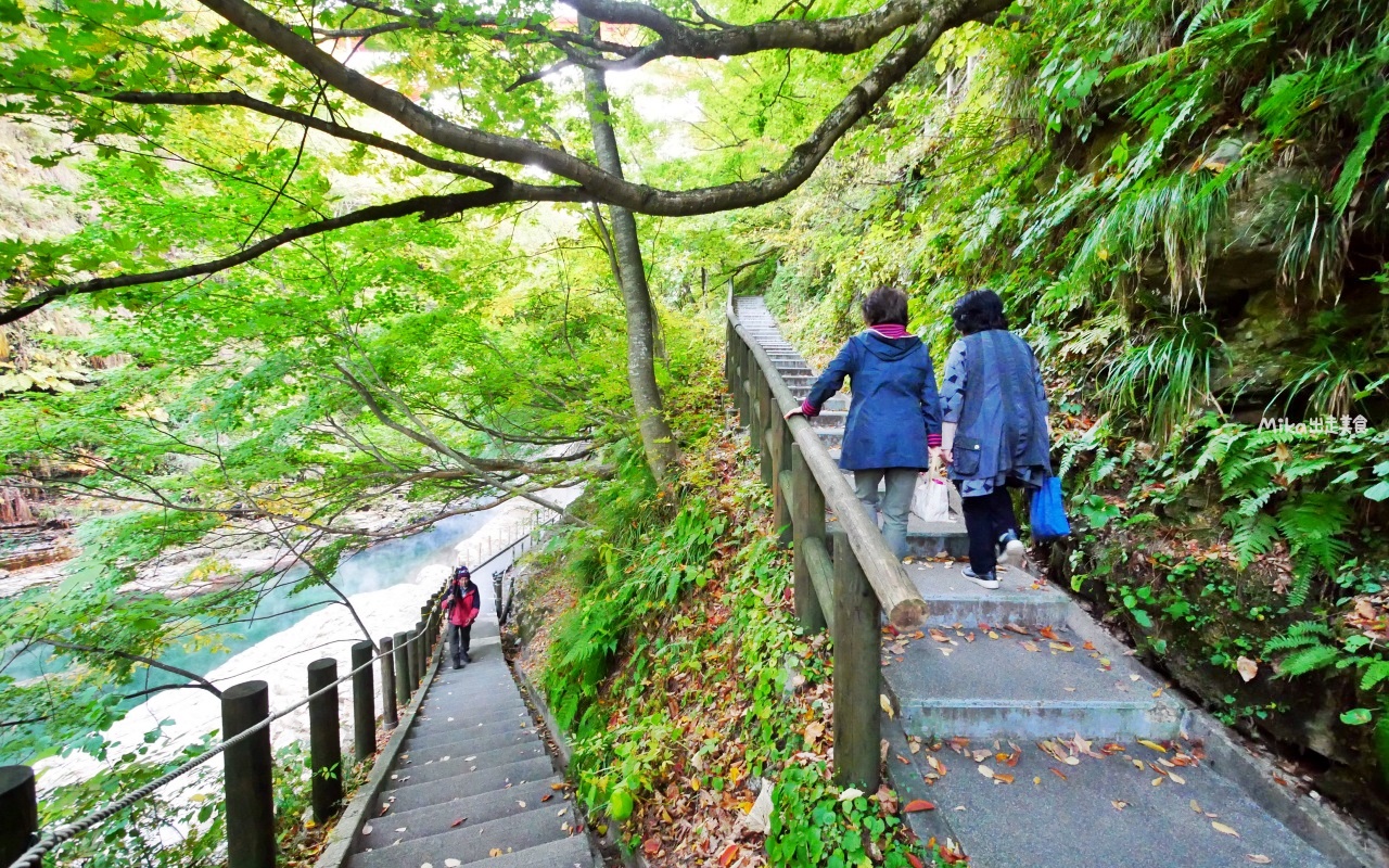 【日本】 東北秋田 小安峽大噴湯｜隱藏版景點 深V峽谷楓紅 還有舉世罕見的超大溫泉蒸氣噴湯，又稱“地獄釜”。