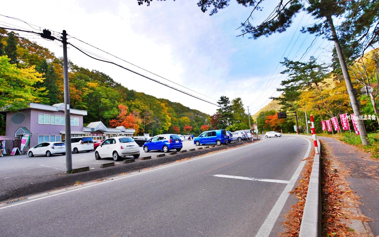 【日本】 東北秋田 小安峽大噴湯｜隱藏版景點 深V峽谷楓紅 還有舉世罕見的超大溫泉蒸氣噴湯，又稱“地獄釜”。