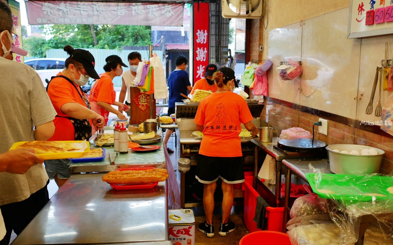 【桃園】 阿華師豆漿店｜超人氣排隊早餐老店，在地人都這樣點 炭烤燒餅必吃，蛋餅包油條＋鹹豆漿是絕配！