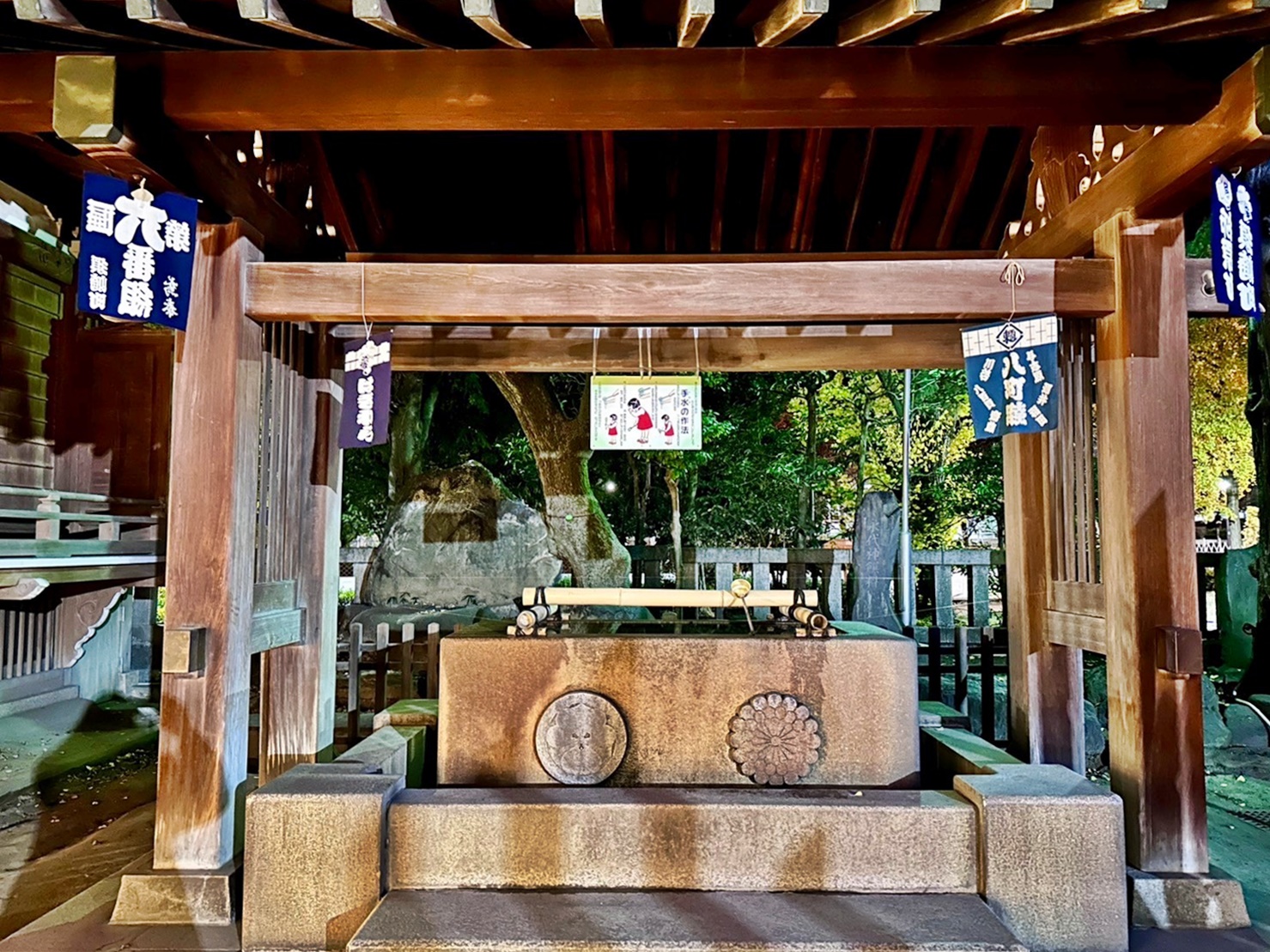 【日本】 東京晴空塔 牛嶋神社｜晴空塔周邊景點 罕見三輪鳥居的古老神社，期間限定神社燈光展。