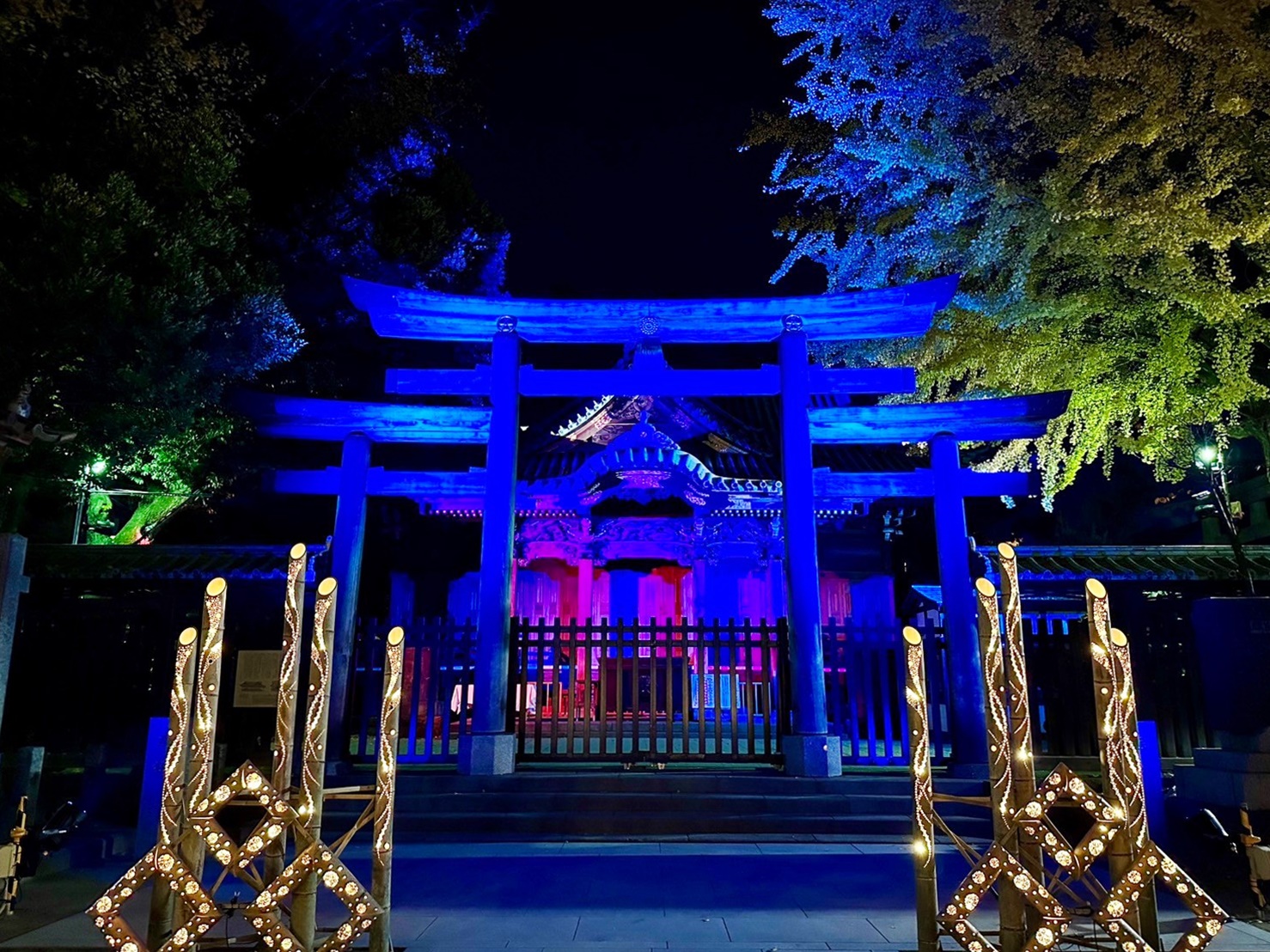 【日本】 東京晴空塔 牛嶋神社｜晴空塔周邊景點 罕見三輪鳥居的古老神社，期間限定神社燈光展。