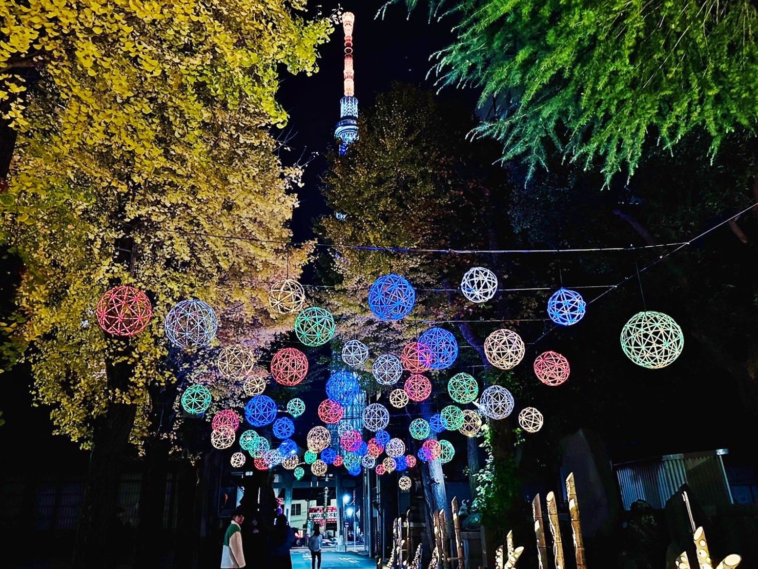 【日本】 東京晴空塔 牛嶋神社｜晴空塔周邊景點 罕見三輪鳥居的古老神社，期間限定神社燈光展。