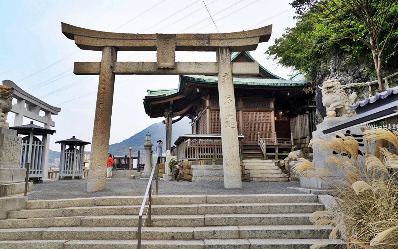 【日本】 北九州 和布刈神社｜門司港景點  面向關門海峽  九州最北端神社，還有超可愛 用釣的河豚御神籤以及海中石燈籠。