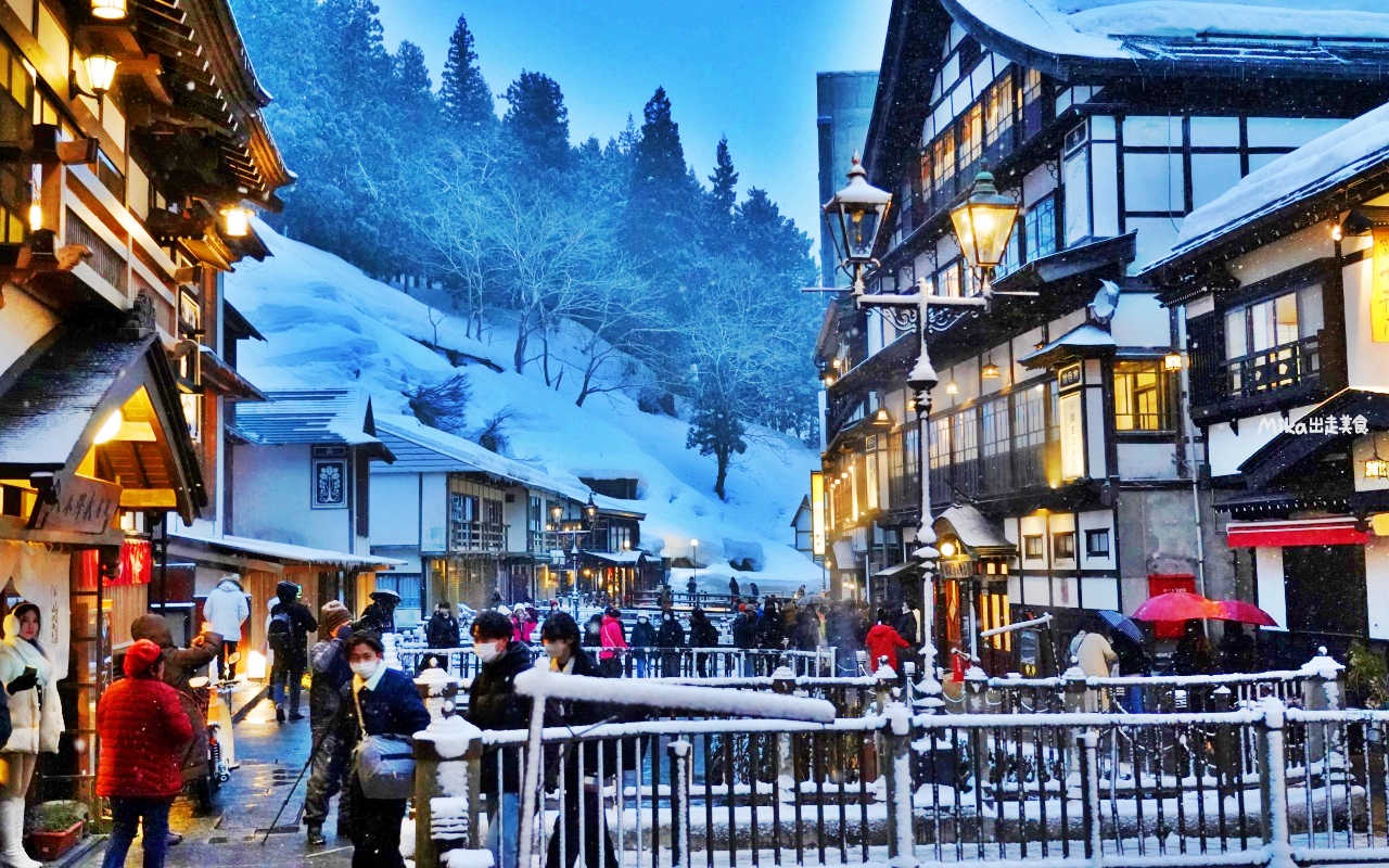 【日本】 山形 銀山温泉 Ginzan Onsen｜鄉間木造旅館溫泉街，好像神隱少女場景！還有公共浴場、足浴可以泡喔。