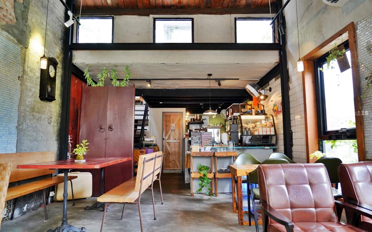 【宜蘭】 花宅咖啡 HUA Cafe｜舊城區巷弄內的綠意老宅咖啡，懷舊復古還有花草植栽包圍，創意甜點很加分。