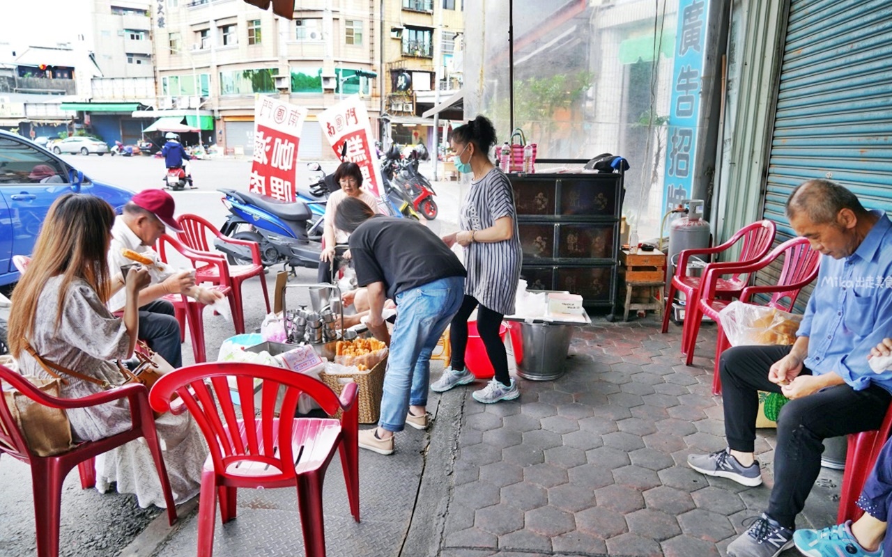 【嘉義】 南門包氏碳燒杏仁茶｜超接地氣的古早味街邊傳統早餐，油條配碳燒杏仁茶加蛋最懂吃。