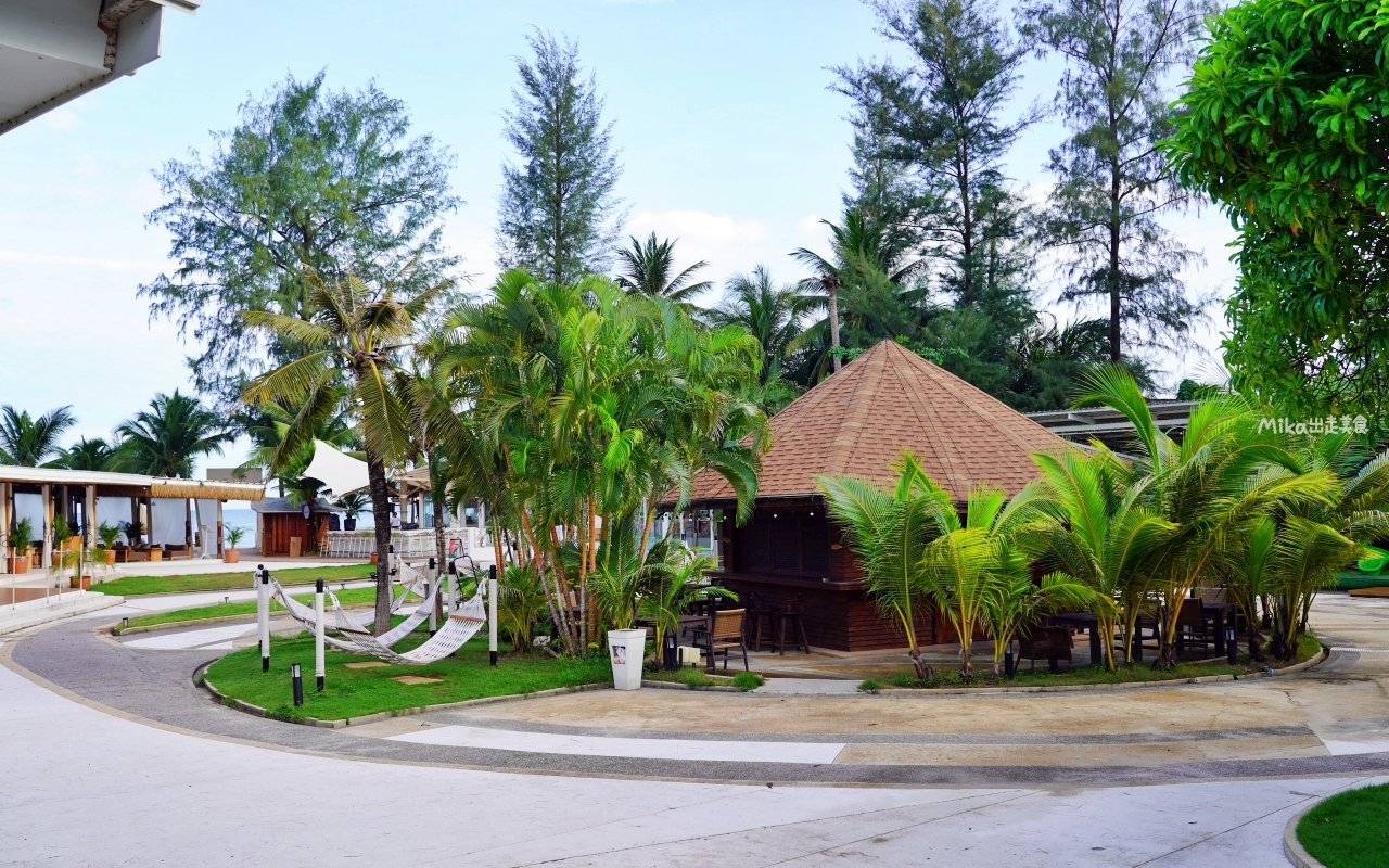 【泰國】 普吉島 阿里納拉海灘度假村 Arinara Beach Resort Phuket｜普吉島西海岸 海灘度假村推薦，平日一晚台幣2千有找，就住在沙灘上，環繞著泳池的VILLA房。