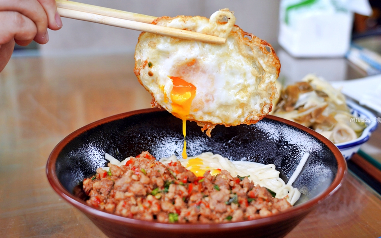 【桃園】 龍潭 三步五食休閒漁池 餐廳｜蓋在釣魚池上 現釣活魚餐廳，部分餐點需事先預約，魚肉鮮甜水嫩無土味，還有牛肉麵、客家料理等…。