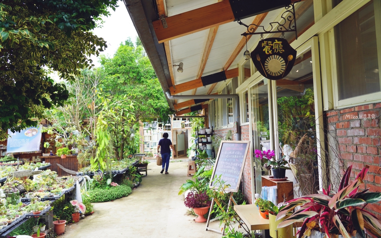 【桃園】 龍潭 繞山花X佳河錦鯉園（三和青創基地）｜全台灣最大的龍鳳錦鯉繁殖地，還有多肉秘境咖啡廳，仙人掌盆栽蛋糕好可愛。