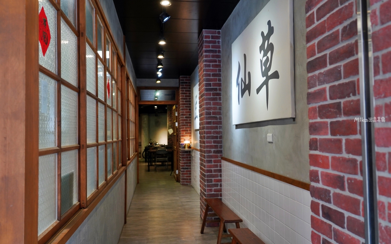 【嘉義】 西區 一銀仙草創始店｜ 在地60年老店  古法釀造仙草、油頭雞蛋糕、蜜番薯等古早味小點心。