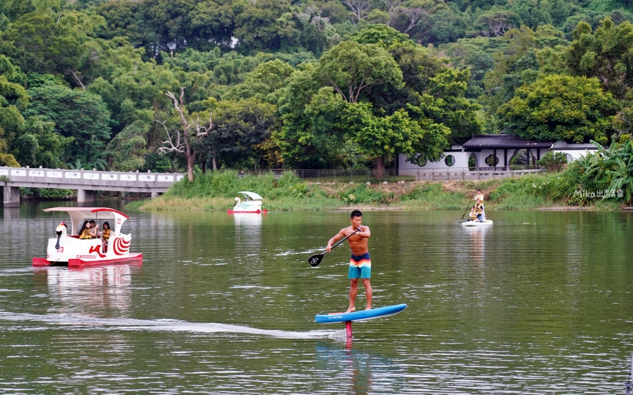 【新竹】 青草湖水域遊憩中心 ｜新竹秘境 青草湖造型踩踏/電動船(天鵝船)遊湖、SUP立式划槳等水上活動體驗。