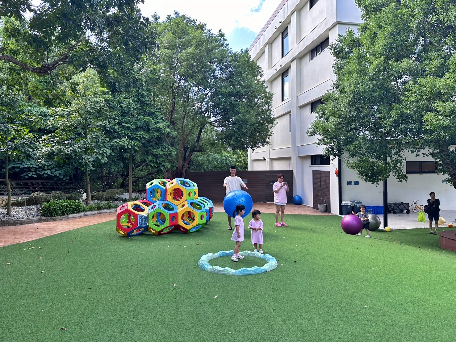 【台中】 沙鹿  想窩11餐旅館｜台中海線 親子遊樂園 餐廳＆旅館，戶外大草坪 親子遊戲空間，室內主題時空派對。