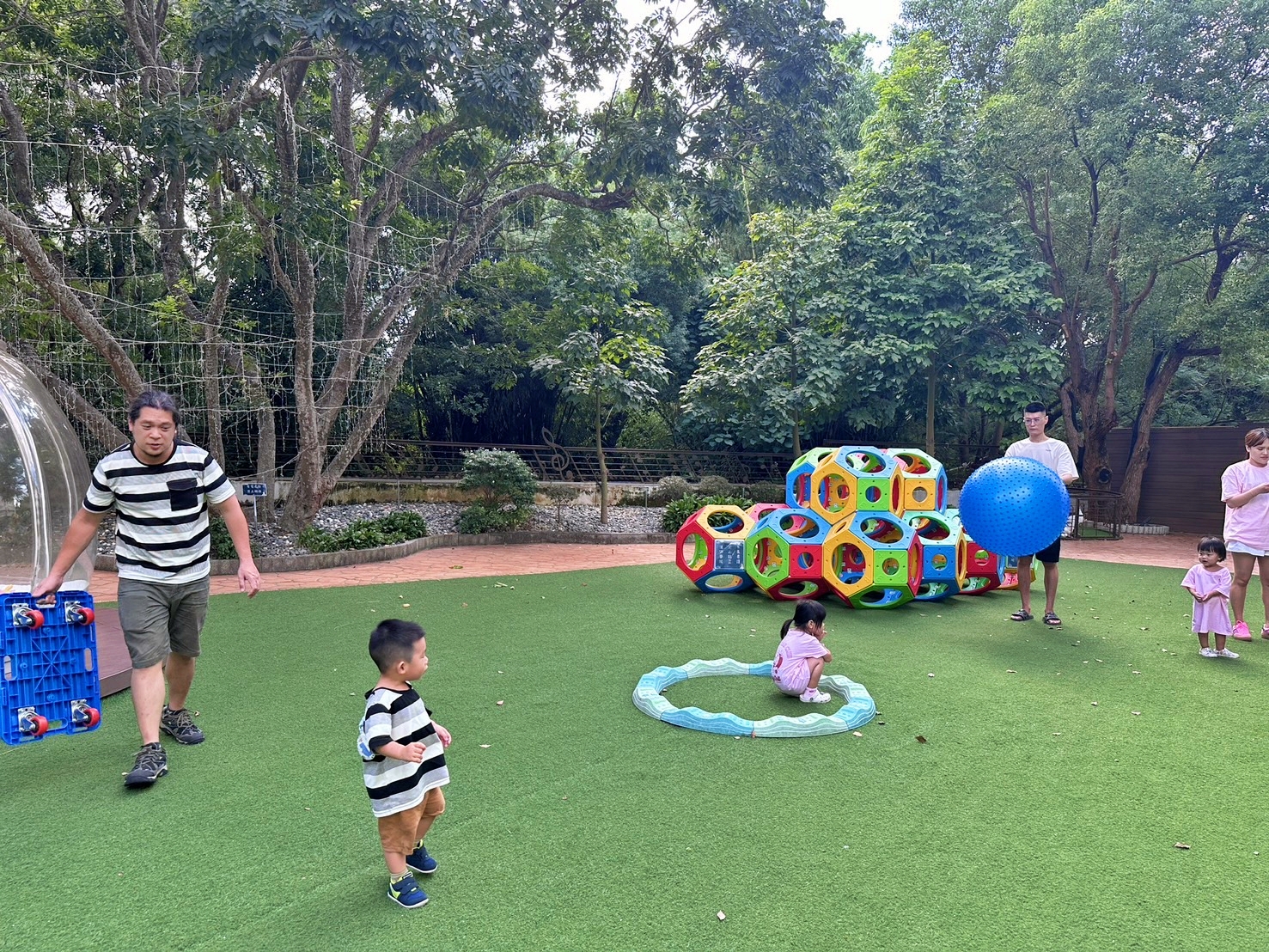 【台中】 沙鹿  想窩11餐旅館｜台中海線 親子遊樂園 餐廳＆旅館，戶外大草坪 親子遊戲空間，室內主題時空派對。