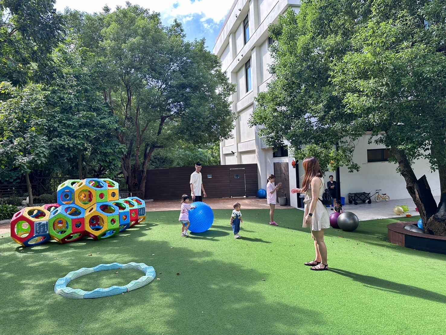 【台中】 沙鹿  想窩11餐旅館｜台中海線 親子遊樂園 餐廳＆旅館，戶外大草坪 親子遊戲空間，室內主題時空派對。