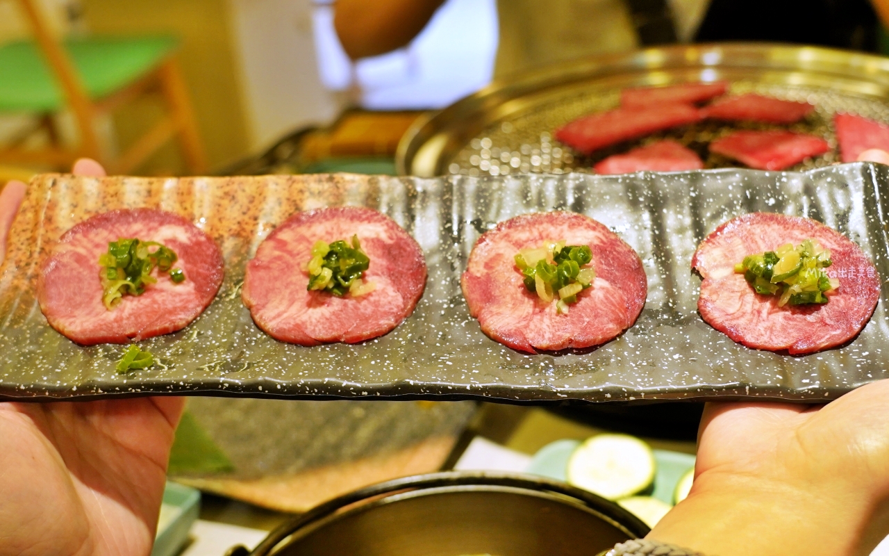 【新北】 新莊 饞饞燒肉｜輔大美食推薦，平價單點燒肉/鍋物， 一個人也能吃的單身友善餐廳，飲料、霜淇淋吃到飽。