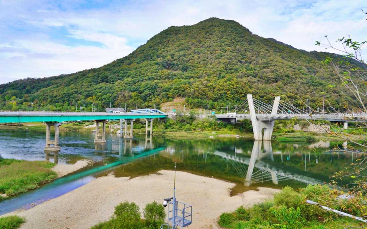 【韓國】春川 江村 鐵道主題公園｜深度遊覽美麗北漢江的京春線舊鐵道自行車之旅，沿途有不同主題隧道與山巒湖景相伴。