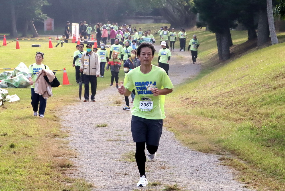 【苗栗】 通霄 飛牛牧場 ｜2024 Miaoli Fun Young 跑酷越野障礙賽，在歐風牧野大草原裡親子共跑，12大障礙關卡趣味跑酷挑戰。