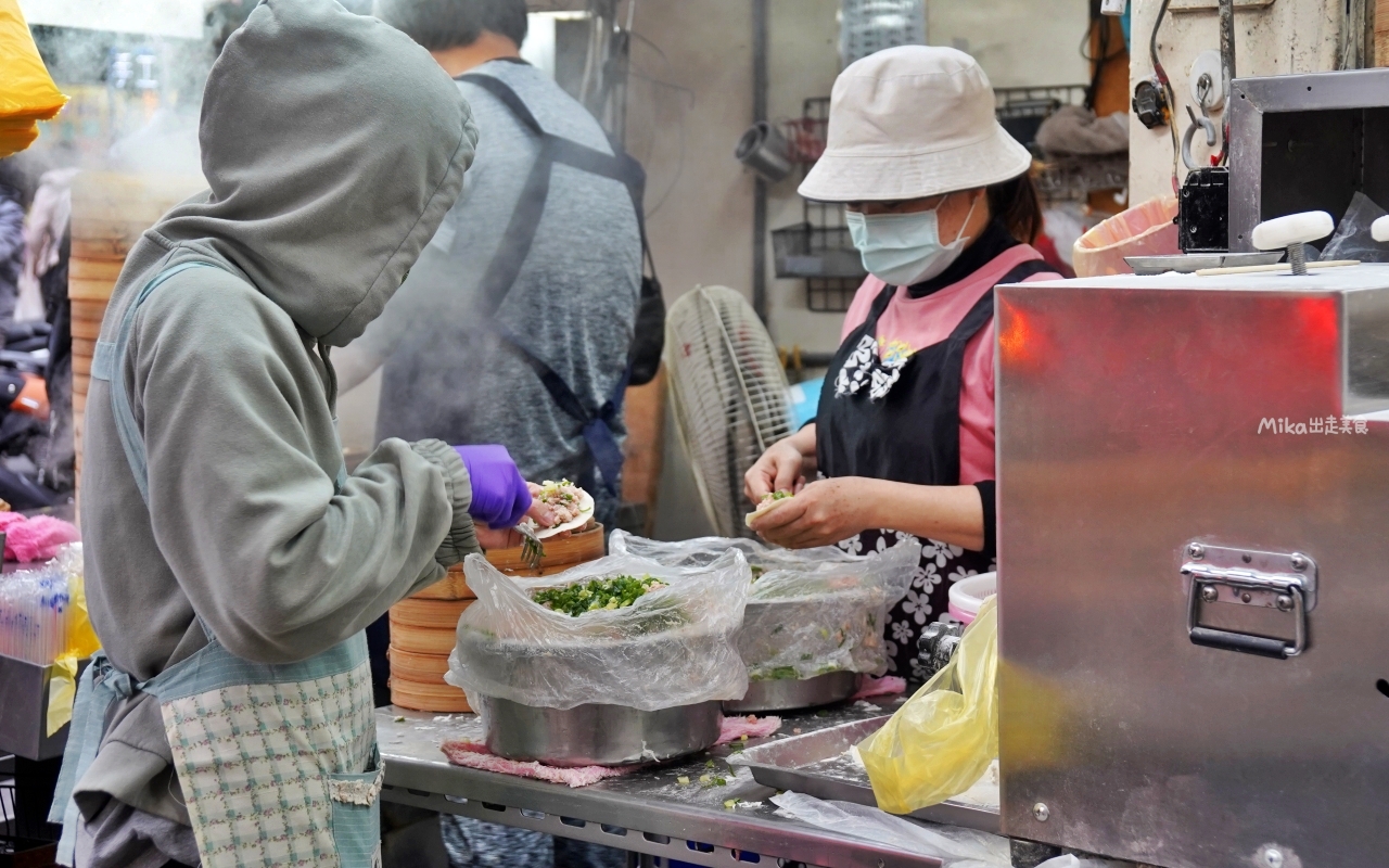 【桃園】 中壢 御冠園鮮肉湯包專賣店｜中原夜市必吃純手工鮮肉湯包，人氣排隊銅板小吃，皮薄湯汁爆，肉鮮蔥味濃。