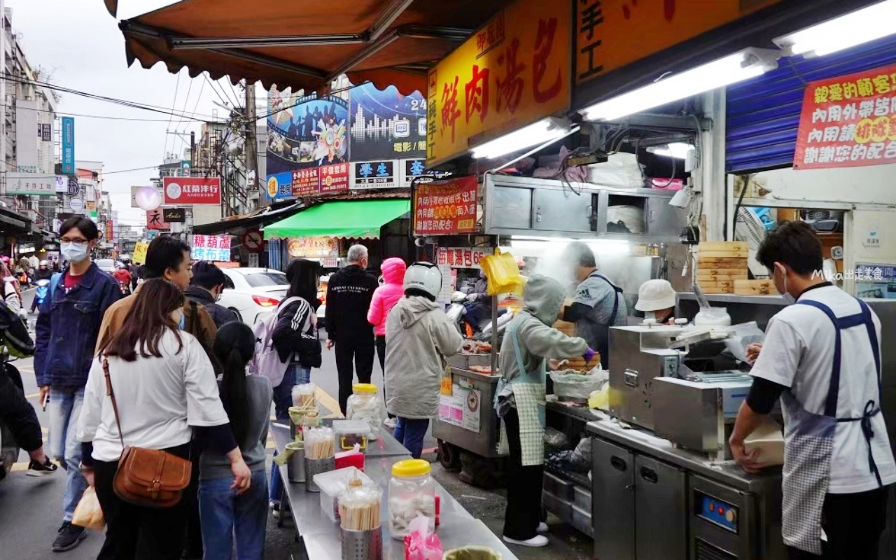 【桃園】 中壢 御冠園鮮肉湯包專賣店｜中原夜市必吃純手工鮮肉湯包，人氣排隊銅板小吃，皮薄湯汁爆，肉鮮蔥味濃。