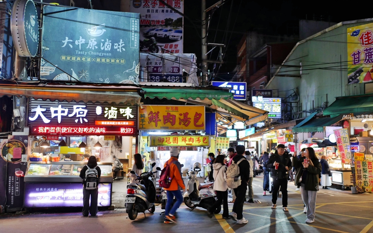 【桃園】 中壢 御冠園鮮肉湯包專賣店｜中原夜市必吃純手工鮮肉湯包，人氣排隊銅板小吃，皮薄湯汁爆，肉鮮蔥味濃。