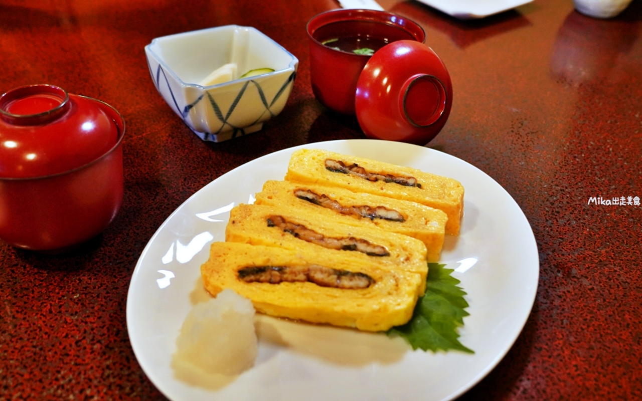 【靜岡】三島市 うなぎ 桜家鰻魚飯｜百年鰻魚老店，保留傳統木炭、以人力用蒲扇在炭火前手動控溫的傳統，炭烤香氣迷人。